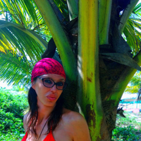 Bronzer sous les palmiers de Sweet Lake, près de Clif à Goa.